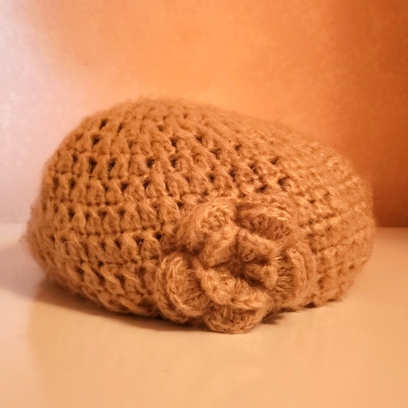 Forever 21 Crochet hat beige with flower - Picture 4 of 4